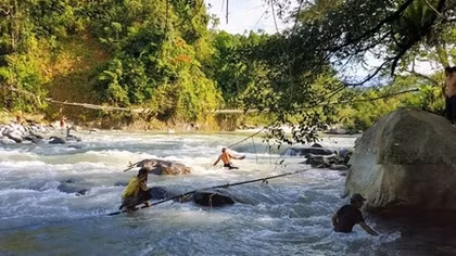 Sập cầu khiến 9 người chết thảm, 1 người mất tích