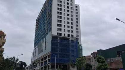 Phá dỡ hạng mục vi phạm tòa nhà 8B Lê Trực, 4 năm vẫn giậm chân tại chỗ?