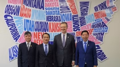 Cùng Đại sứ Daniel Kritenbrink khám phá Không gian Hoa Kỳ mới tại Việt Nam 