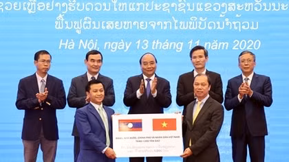 Việt Nam hỗ trợ 1.000 tấn gạo giúp Lào khắc phục hậu quả thiên tai