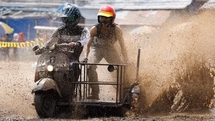 "Fan cuồng" Vespa khoe loạt xe độ siêu khủng