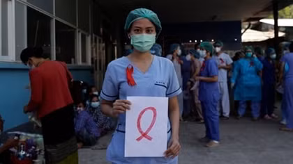 Bác sĩ Myanmar nhất loạt đình công, quân đội vẫn "làm ngơ"