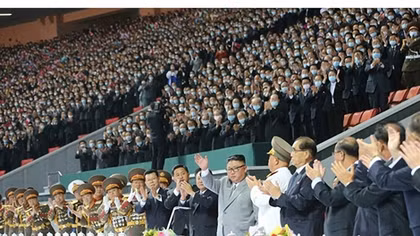 Ông Kim Jong-un chủ trì màn đồng diễn quy mô lớn tại Triều Tiên