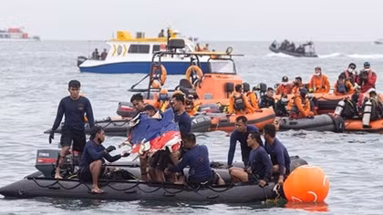 Phát hiện nhiều tình tiết mới vụ máy bay Indonesia rơi