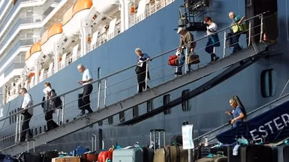 Hàng trăm du khách tàu Westerdam vẫn mắc kẹt tại Campuchia