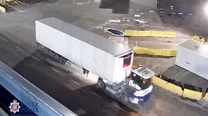 Thêm tình tiết đau lòng vụ 39 thi thể người Việt trong container tại Anh