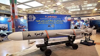 Iran trình làng tên lửa hành trình mới có tầm bắn 1.300 km