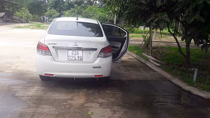 Kiểm tra xe chạy quá tốc độ, phát hiện tài xế dùng giấy phép lái xe giả