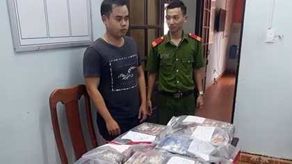 Phát hiện đối tượng tàng trữ, vận chuyển pháo hoa nổ trái phép