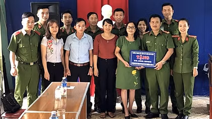 Học viên Trường Trung cấp CSND V “3 cùng” với người dân xứ Quảng