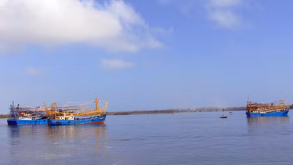 Tàu cá vỏ thép nô nức xuất quân bám biển Hoàng Sa, Trường Sa