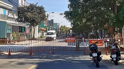 TP Tam Kỳ: Dừng hoạt động 1 chợ tạm, phong tỏa 25 hộ gia đình