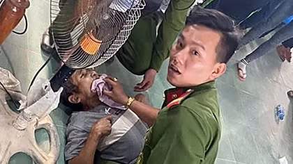 Tổ cấp CCCD sơ, cấp cứu kịp thời một người dân bị động kinh