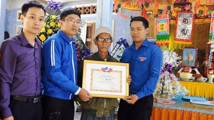 Đề nghị truy tặng danh hiệu liệt sĩ cho dân quân quên mình cứu người trong lũ