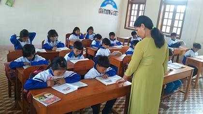 Chuyện những người “gieo chữ” ở vùng biên