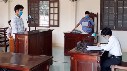 Lĩnh 9 tháng tù vì tấn công chốt kiểm dịch COVID-19