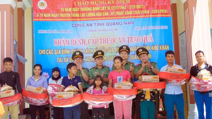 Công an tỉnh Quảng Nam về với đồng bào biên giới