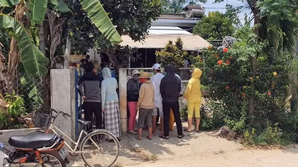 Ông ngoại phát hiện cháu nằm chết trước sân nhà