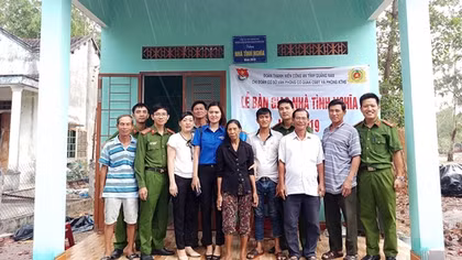 Bàn giao nhà tình nghĩa cho hộ nghèo tại Quảng Nam