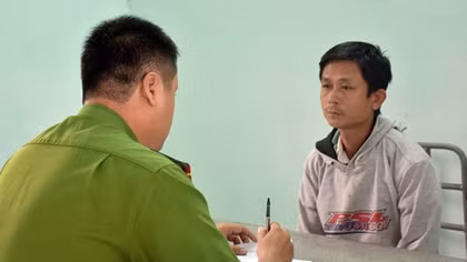 Khởi tố gã hàng xóm xâm hại bé gái 8 tuổi