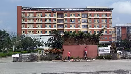 1 bác sĩ, 2 điều dưỡng tại Bệnh viện Đa khoa Trung ương Quảng Nam mắc COVID-19