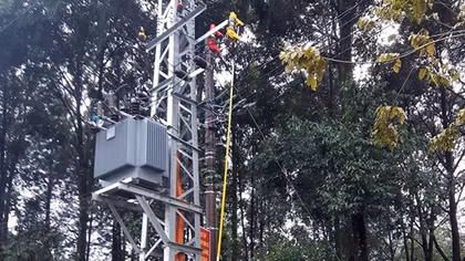 Khắc phục hư hỏng trạm biến áp khiến hàng trăm hộ dân mất điện