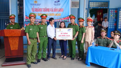 Tuổi trẻ Công an Quảng Nam về với vùng cao
