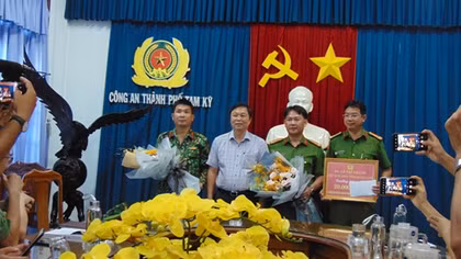 Khen thưởng xứng đáng người báo tin để bắt giữ Triệu Quân Sự