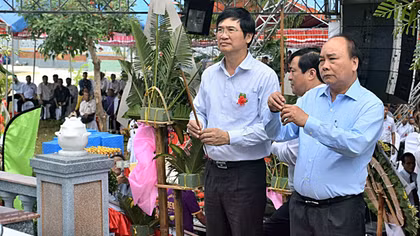 Thủ tướng Nguyễn Xuân Phúc dự lễ khánh thành Nghĩa trang liệt sĩ xã Quế Phú