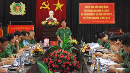 Thứ trưởng Nguyễn Văn Sơn kiểm tra công tác ứng phó mưa lũ