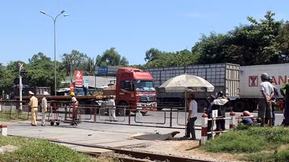 Va chạm xe container, người phụ nữ đi xe đạp tử vong tại chỗ