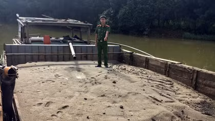 Lại phát hiện “cát tặc” trên sông Thu Bồn