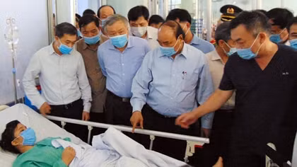Thủ tướng Nguyễn Xuân Phúc thăm hỏi, động viên người dân bị thiệt hại nặng do bão số 9