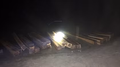 50 hộp gỗ lậu"trôi" trên sông Vu Gia