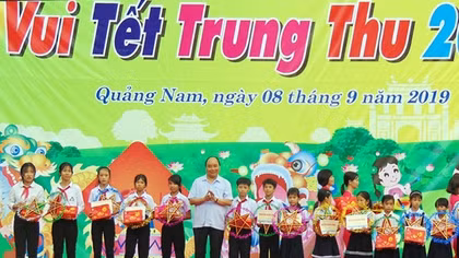 Thủ tướng Chính phủ vui Tết Trung thu cùng thiếu nhi Quảng Nam
