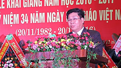 Cảnh cáo hiệu trưởng dùng tiền cơ quan “mua” danh hiệu