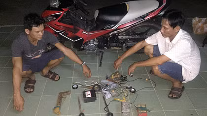 Đối tượng có 1 tiền án dùng súng điện đi trộm chó