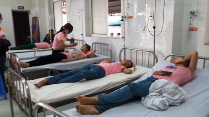Nhiều công nhân bất ngờ ngất xỉu trong giờ làm việc
