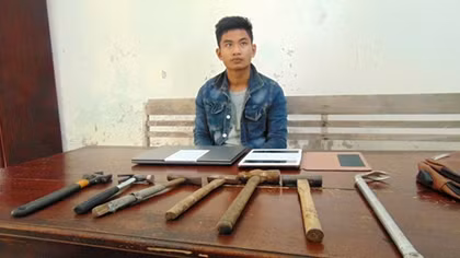 Đập vỡ kính hàng loạt ô tô để trộm cắp