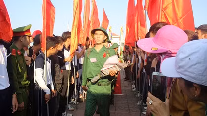 2.400 thanh niên Quảng Nam hăng hái lên đường nhập ngũ