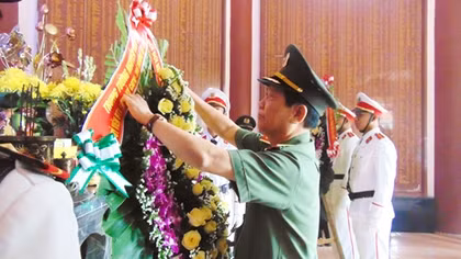 Thứ trưởng Nguyễn Văn Sơn dâng hoa, dâng hương tại Khu di tích An ninh khu V