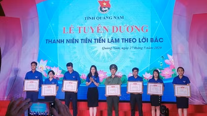 Trao tặng Bằng khen cho Đoàn Thanh niên Công an Quảng Nam