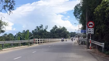 Một cô giáo gieo mình xuống sông Vu Gia tự vẫn