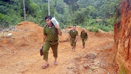Đại úy trẻ thi đua làm theo 6 điều Bác Hồ dạy
