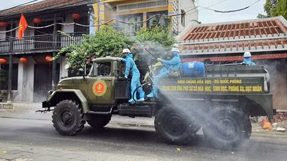 Phun hóa chất khử trùng tại Hội An
