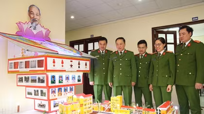 45 đầu báo tường chào mừng Ngày truyền thống lực lượng CSCĐ
