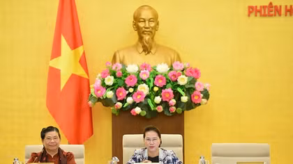 Chủ tịch Quốc hội: Phải làm sao để đồng bào dân tộc vượt ra được khỏi thôn bản