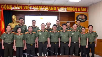 Thứ trưởng Nguyễn Văn Thành chỉ đạo các mặt công tác tại Cục Truyền thông CAND