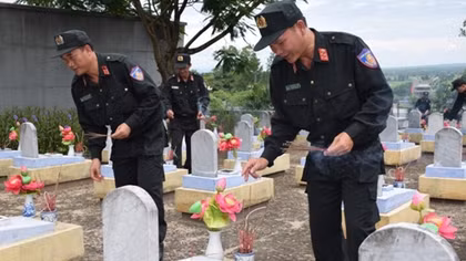 Trung đoàn CSCĐ Trung Bộ tổ chức các hoạt động về nguồn, đền ơn đáp nghĩa tại tỉnh Quảng Trị