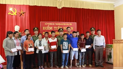 Khoa An ninh xã hội về vùng lũ Yên Bái chia sẻ thiệt hại với bà con